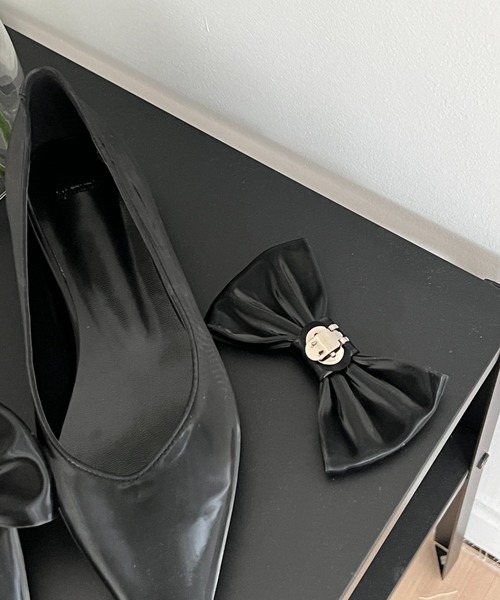 by muni:r（バイ ムニール）の「ビッグリボンサテン2WAYパンプス（パンプス・レディース・アイボリー/シルバー/ブラック・25.0cm/24.5cm/24.0cm/23.5cm/23.0cm）」の21枚目の写真