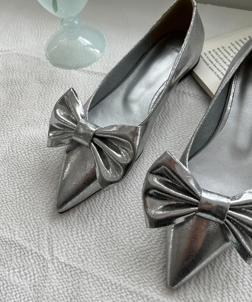 by muni:r（バイ ムニール）の「ビッグリボンサテン2WAYパンプス（パンプス・レディース・アイボリー/シルバー/ブラック・25.0cm/24.5cm/24.0cm/23.5cm/23.0cm）」の14枚目の写真