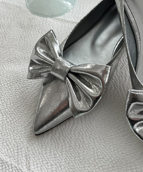by muni:r（バイ ムニール）の「ビッグリボンサテン2WAYパンプス（パンプス・レディース・アイボリー/シルバー/ブラック・25.0cm/24.5cm/24.0cm/23.5cm/23.0cm）」の16枚目の写真