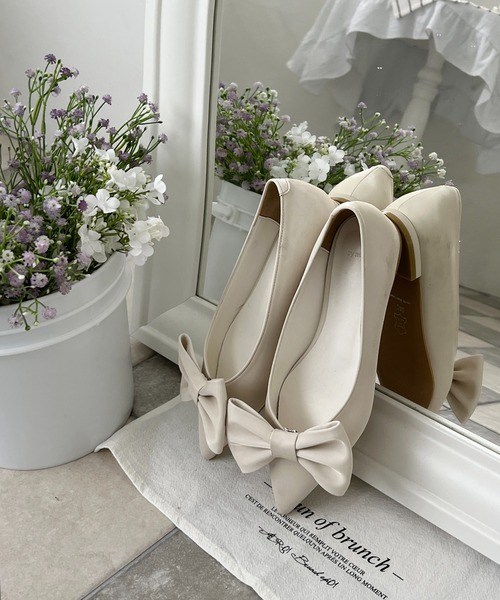 by muni:r（バイ ムニール）の「ビッグリボンサテン2WAYパンプス（パンプス・レディース・アイボリー/シルバー/ブラック・25.0cm/24.5cm/24.0cm/23.5cm/23.0cm）」の4枚目の写真