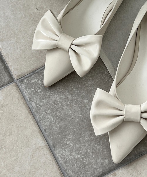 by muni:r（バイ ムニール）の「ビッグリボンサテン2WAYパンプス（パンプス・レディース・アイボリー/シルバー/ブラック・25.0cm/24.5cm/24.0cm/23.5cm/23.0cm）」の6枚目の写真