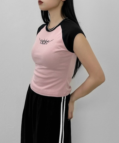 LVEU.(ラブユ.)の「【LVEU.】トライバルハートラグランロゴT / トップス カットソー フレンチスリーブ ラグラン ロゴ トライバル プリント ワンポイント バイカラー 配色 ホワイト ピンク カーキ ZOZOTOWN限定(Tシャツ/カットソー・レディース・カーキ/ホワイト/ピンク・FREE)」の16枚目の写真