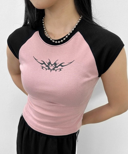 LVEU.(ラブユ.)の「【LVEU.】トライバルハートラグランロゴT / トップス カットソー フレンチスリーブ ラグラン ロゴ トライバル プリント ワンポイント バイカラー 配色 ホワイト ピンク カーキ ZOZOTOWN限定(Tシャツ/カットソー・レディース・カーキ/ホワイト/ピンク・FREE)」の17枚目の写真