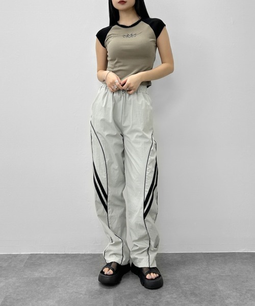LVEU.(ラブユ.)の「【LVEU.】トライバルハートラグランロゴT / トップス カットソー フレンチスリーブ ラグラン ロゴ トライバル プリント ワンポイント バイカラー 配色 ホワイト ピンク カーキ ZOZOTOWN限定(Tシャツ/カットソー・レディース・カーキ/ホワイト/ピンク・FREE)」の18枚目の写真