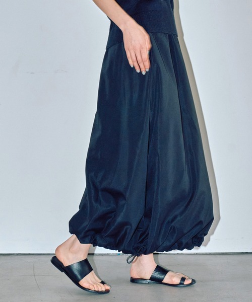 LIENCOEUR（リアンクール）の「バルーンシルエットロングスカート（スカート・レディース・ブラック/ホワイト/ライトグレー・FREE）」の2枚目の写真