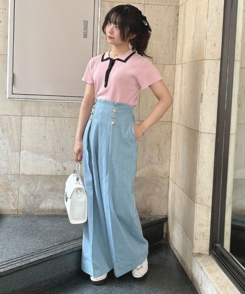 an another angelus（アンアナザーアンジェラス）の「ゴールドダブル釦デニムワイドパンツ/ananotherangelus（デニムパンツ・レディース・ブラック/ライトブルー・2/1）」の4枚目の写真