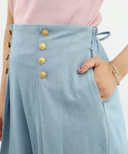 an another angelus（アンアナザーアンジェラス）の「ゴールドダブル釦デニムワイドパンツ/ananotherangelus（デニムパンツ・レディース・ブラック/ライトブルー・2/1）」の12枚目の写真