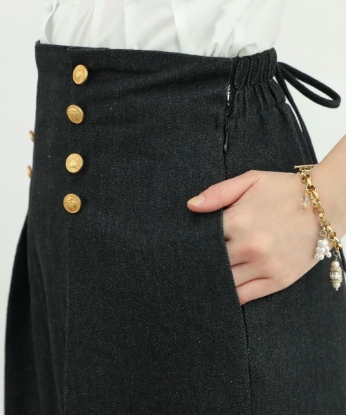 an another angelus（アンアナザーアンジェラス）の「ゴールドダブル釦デニムワイドパンツ/ananotherangelus（デニムパンツ・レディース・ブラック/ライトブルー・2/1）」の19枚目の写真