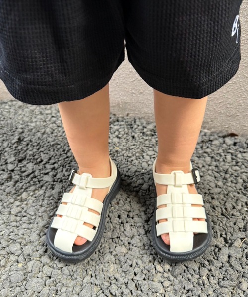 hymy（ヒュミュ）の「【 hymy-ヒュミュ- 】バイカラー EVA グルカ サンダル ( kids ) #_（サンダル・キッズ・ホワイト×ブラック/アイボリー・19cm/18cm/17cm）」の4枚目の写真