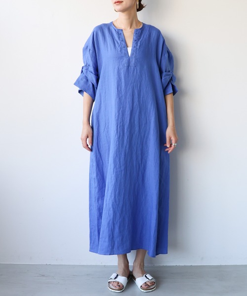 美品 ティッカ リネン混 キーネック ツイストスリーブ ロングワンピース 紺 美品 ティッカ リネン混 キーネック ツイストスリーブ ロング