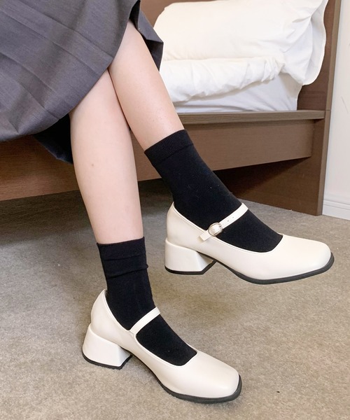 Teem Store(チームストア)の「スクエアトゥクロス ベルト パンプス(パンプス・レディース・ブラック/シルバー/アイボリー・37/39/35)」の10枚目の写真