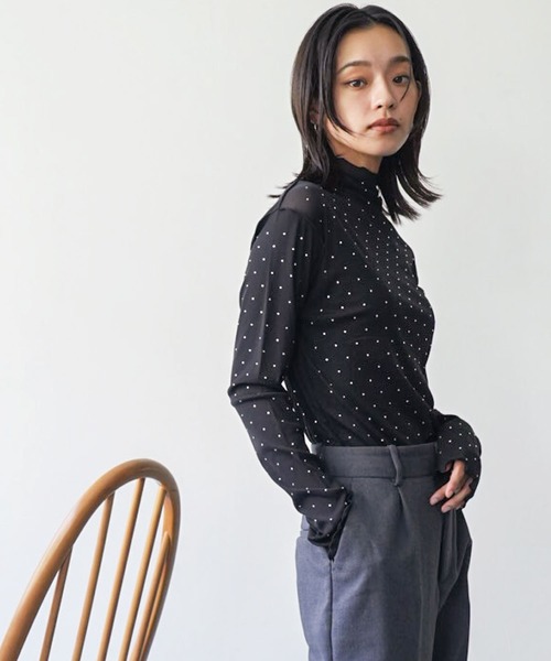 mili an deni(ミリアンデニ)の「ラインストーンメローハイネックトップス(Tシャツ/カットソー・レディース・ブラック/チャコールグレー/オフホワイト・M)」の8枚目の写真