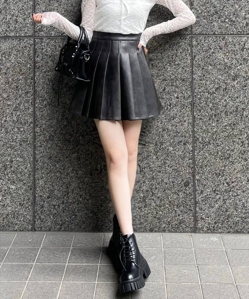 clear（クリア）の「レザープリーツスカート [ヴィンテージライク]≪2024AW新作≫（スカート・レディース・キャメル/ダークブラウン/ライトブラウン・M/S）」の2枚目の写真