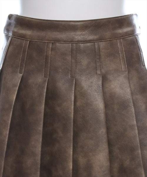 clear（クリア）の「レザープリーツスカート [ヴィンテージライク]≪2024AW新作≫（スカート・レディース・キャメル/ダークブラウン/ライトブラウン・M/S）」の11枚目の写真