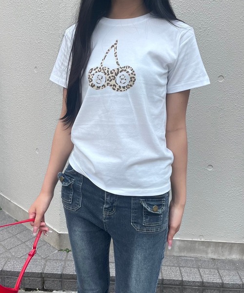 fiere(フィエール)の「レオパード×チェリープリント半袖Tシャツ(Tシャツ/カットソー・レディース・ホワイト・X-SMALL)」の1枚目の写真