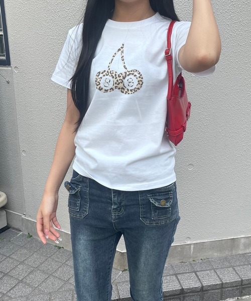 fiere(フィエール)の「レオパード×チェリープリント半袖Tシャツ(Tシャツ/カットソー・レディース・ホワイト・X-SMALL)」の6枚目の写真