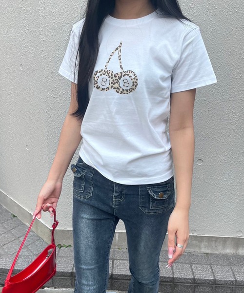 fiere(フィエール)の「レオパード×チェリープリント半袖Tシャツ(Tシャツ/カットソー・レディース・ホワイト・X-SMALL)」の5枚目の写真