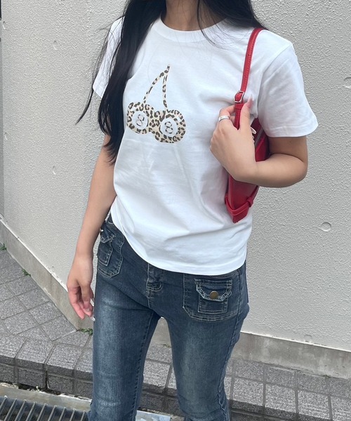 fiere(フィエール)の「レオパード×チェリープリント半袖Tシャツ(Tシャツ/カットソー・レディース・ホワイト・X-SMALL)」の4枚目の写真