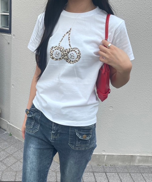fiere(フィエール)の「レオパード×チェリープリント半袖Tシャツ(Tシャツ/カットソー・レディース・ホワイト・X-SMALL)」の3枚目の写真