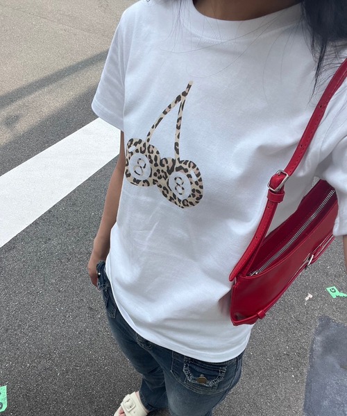 fiere(フィエール)の「レオパード×チェリープリント半袖Tシャツ(Tシャツ/カットソー・レディース・ホワイト・X-SMALL)」の2枚目の写真