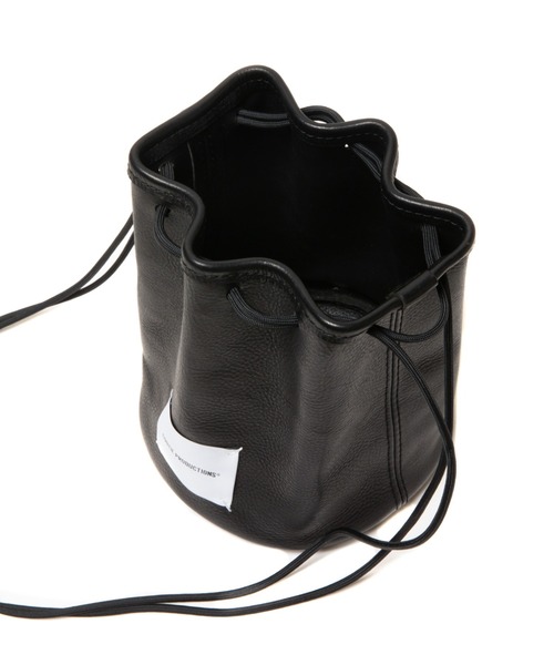 COOTIE PRODUCTIONS（クーティープロダクションズ）の「Leather Bucket Bag（ショルダーバッグ・メンズ・ブラック・ONE SIZE）」の3枚目の写真