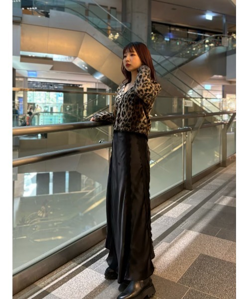 ALLSAINTS（オールセインツ）の「WICK LEOPARD JACQUARD CROPPED CARDIGAN | WICK レオパード ジャカード クロップド カーディガン（カーディガン/ボレロ・レディース・レオパード・S/M/XS）」の8枚目の写真