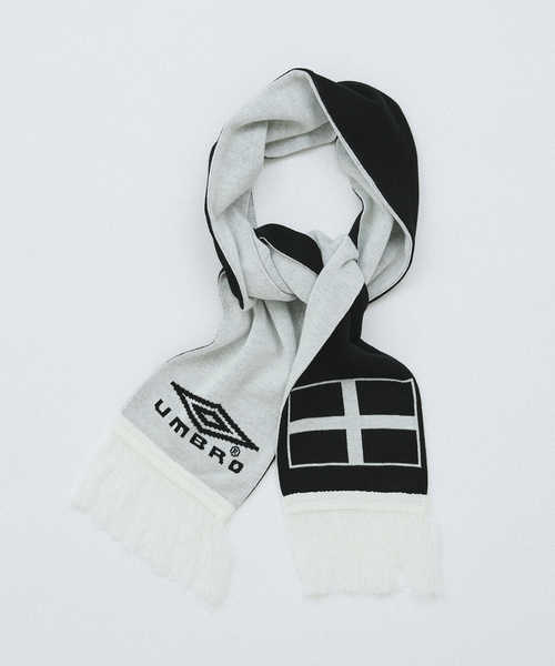 UMBRO(アンブロ)の「UMBRO EX STADIUM SIDE REVERSIBLE MUFFLER(マフラー・メンズ・ネイビー/レッド/ブラック・FREE)」の8枚目の写真