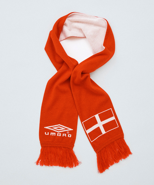 UMBRO(アンブロ)の「UMBRO EX STADIUM SIDE REVERSIBLE MUFFLER(マフラー・メンズ・ネイビー/レッド/ブラック・FREE)」の13枚目の写真