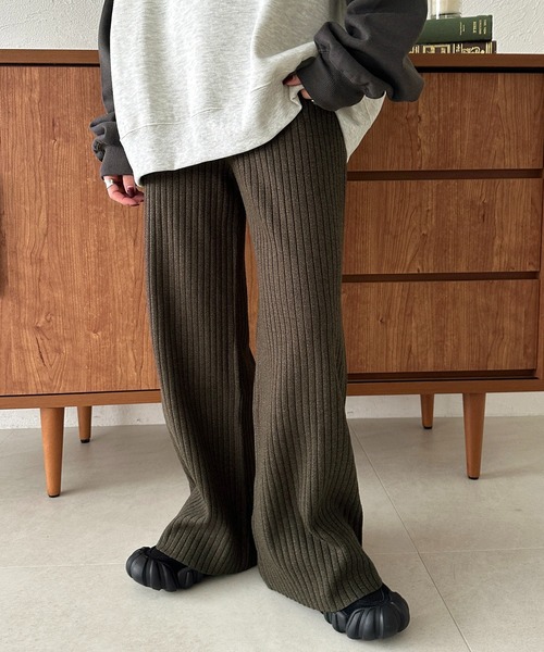 apres jour mignon（アプレジュールミニョン）の「リブニットパンツ【ZOZOTOWN限定アイテム】（その他パンツ・レディース・ブラック/グレイッシュベージュ/アイボリー/ダークブラウン/オレンジ・X-LARGE/SMALL/MEDIUM）」の3枚目の写真