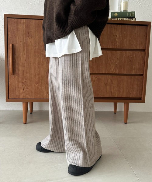 apres jour mignon（アプレジュールミニョン）の「リブニットパンツ【ZOZOTOWN限定アイテム】（その他パンツ・レディース・ブラック/グレイッシュベージュ/アイボリー/ダークブラウン/オレンジ・X-LARGE/SMALL/MEDIUM）」の4枚目の写真