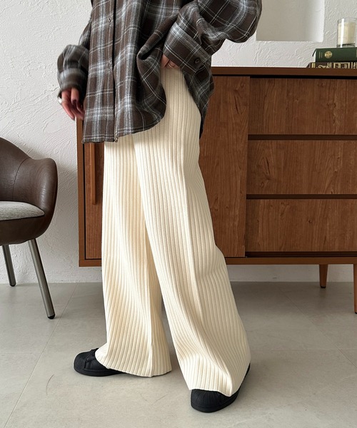 apres jour mignon（アプレジュールミニョン）の「リブニットパンツ【ZOZOTOWN限定アイテム】（その他パンツ・レディース・ブラック/グレイッシュベージュ/アイボリー/ダークブラウン/オレンジ・X-LARGE/SMALL/MEDIUM）」の2枚目の写真