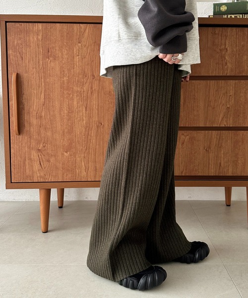 apres jour mignon（アプレジュールミニョン）の「リブニットパンツ【ZOZOTOWN限定アイテム】（その他パンツ・レディース・ブラック/グレイッシュベージュ/アイボリー/ダークブラウン/オレンジ・X-LARGE/SMALL/MEDIUM）」の21枚目の写真