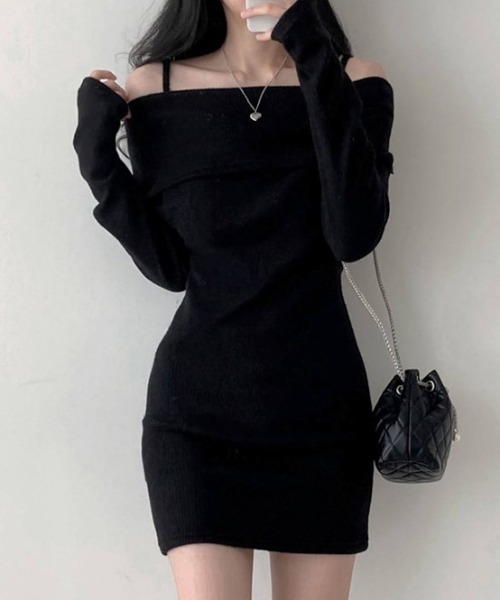 GEMEDA（ジェメダ）の「オフショルダースリムフィットワンピース（ワンピース・レディース・ブラック/グレー/アイボリー・M）」の3枚目の写真