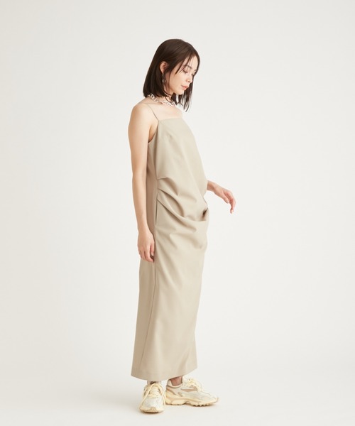 emmi(エミ)の「サイドタックキャミワンピース(ワンピース・レディース・オリーブ/ブラック・1/0)」の14枚目の写真