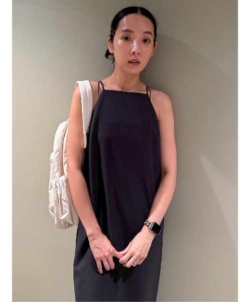 emmi(エミ)の「サイドタックキャミワンピース(ワンピース・レディース・オリーブ/ブラック・1/0)」の11枚目の写真