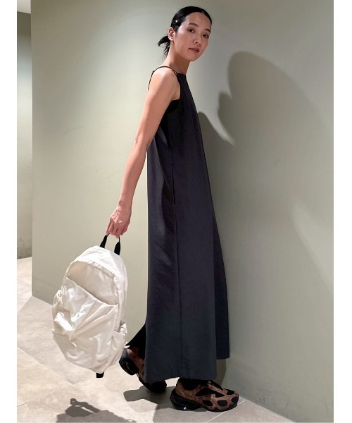 emmi(エミ)の「サイドタックキャミワンピース(ワンピース・レディース・オリーブ/ブラック・1/0)」の4枚目の写真