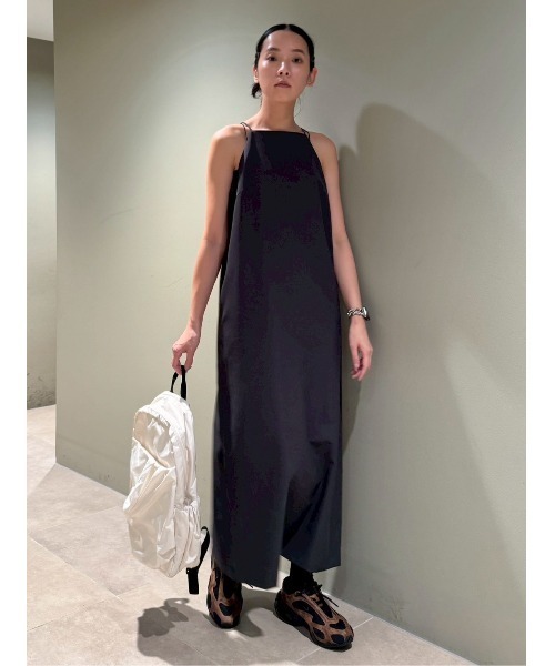 emmi(エミ)の「サイドタックキャミワンピース(ワンピース・レディース・オリーブ/ブラック・1/0)」の10枚目の写真