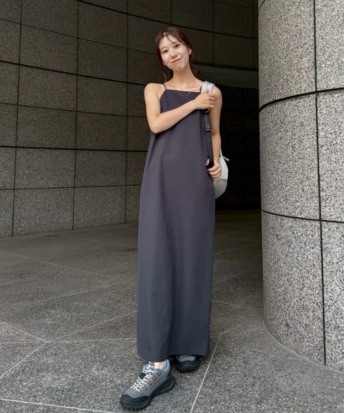 emmi(エミ)の「サイドタックキャミワンピース(ワンピース・レディース・オリーブ/ブラック・1/0)」の6枚目の写真