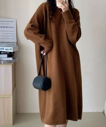 クルーネックニットワンピース