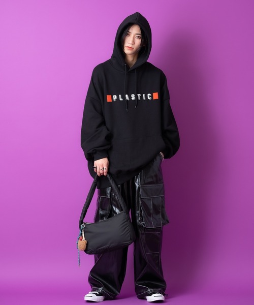 an meets zakka(アンミツザッカ)の「an meets zakka キーホルダー付きスクエアポリ肩掛けバッグ(ショルダーバッグ・レディース・ベージュ/ブラック/シルバー・ONESIZE)」の9枚目の写真