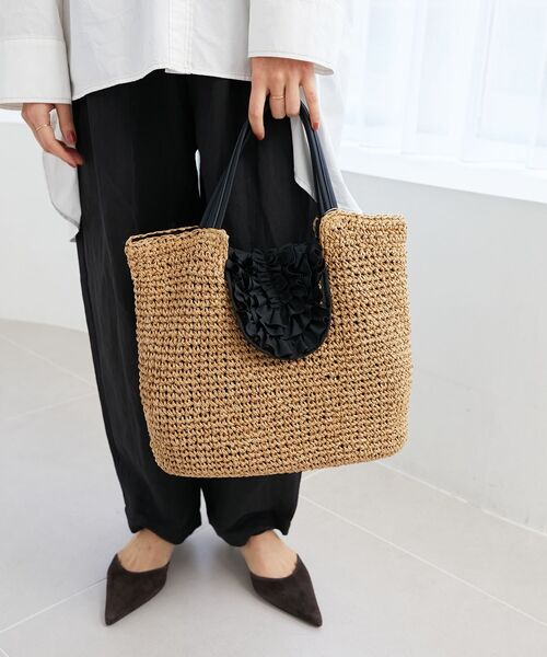 le.coeur blanc（ルクールブラン）の「フリルフラップクロッシェトート（トートバッグ・レディース・ブラック/ブラウン・FREE）」の4枚目の写真