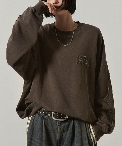 Alfred Alex(アルフレッドアレックス)の「【Alfred Alex】ヴィンテージメイクピグメントダメージパッチロゴスウェット(スウェット・メンズ・ブルー/ブラック/ワインレッド/チャコール/ブラウン・M/L)」の3枚目の写真