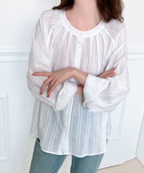 BANICO(バニコ)の「ギャザーラウンドネックシアーコットンシャツ (SS)(シャツ/ブラウス・レディース・ライトブルー/ホワイト・FREE)」の4枚目の写真