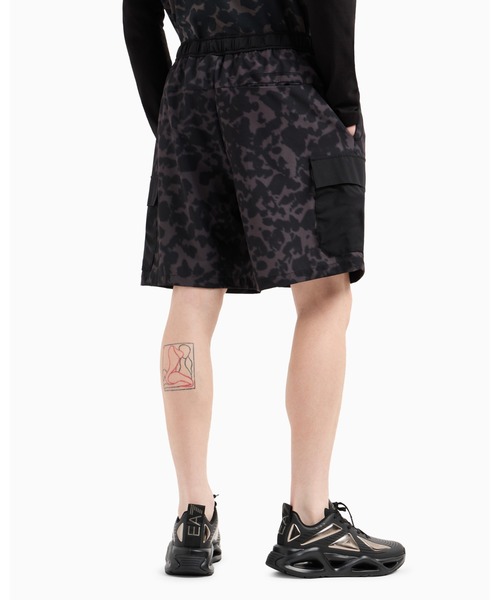 EMPORIO ARMANI EA7（エンポリオアルマーニイーエーセブン）の「【エンポリオ アルマーニ EA7】Visibility カーゴバミューダパンツ ストレッチテクニカルファブリック（その他パンツ・メンズ・グレー系・LARGE/MEDIUM/SMALL/X-SMALL）」の2枚目の写真