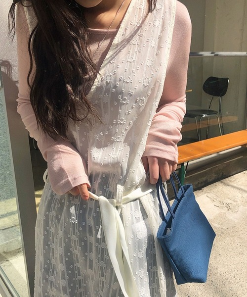 leune（ルネ）の「Vネックシアーレースワンピース（ワンピース・レディース・ブラック/オフホワイト・FREE）」の3枚目の写真