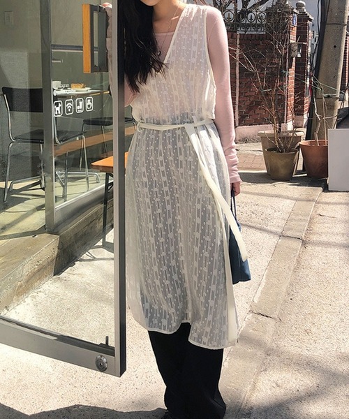 leune（ルネ）の「Vネックシアーレースワンピース（ワンピース・レディース・ブラック/オフホワイト・FREE）」の4枚目の写真