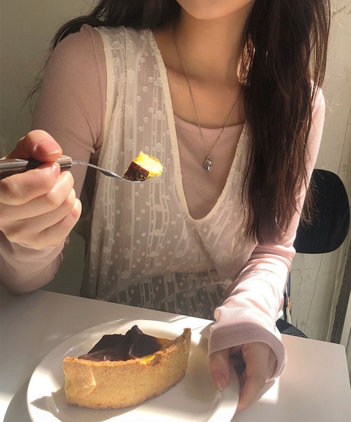 leune（ルネ）の「Vネックシアーレースワンピース（ワンピース・レディース・ブラック/オフホワイト・FREE）」の5枚目の写真