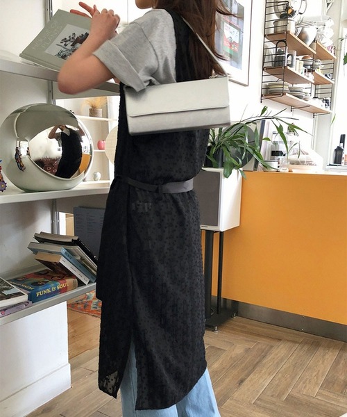 leune（ルネ）の「Vネックシアーレースワンピース（ワンピース・レディース・ブラック/オフホワイト・FREE）」の7枚目の写真