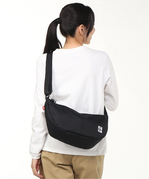 CHUMS(チャムス)の「【CHUMS/チャムス】 Recycle Small Banana Shoulder Bag(ショルダーバッグ・レディース・ブラック/グレイッシュベージュ/ネイビー/その他1/ピンク/その他4/その他2/その他3/ブルー系その他/その他5/その他7/その他6・FREE)」の13枚目の写真