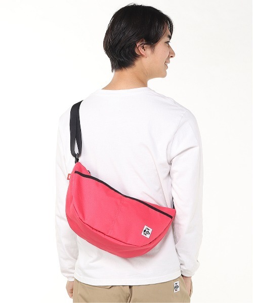 CHUMS(チャムス)の「【CHUMS/チャムス】 Recycle Small Banana Shoulder Bag(ショルダーバッグ・レディース・ブラック/グレイッシュベージュ/ネイビー/その他1/ピンク/その他4/その他2/その他3/ブルー系その他/その他5/その他7/その他6・FREE)」の16枚目の写真
